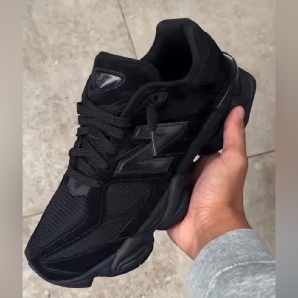 9060 Triple Black